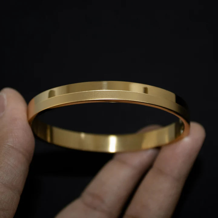 Classy Design Gold Bracelet