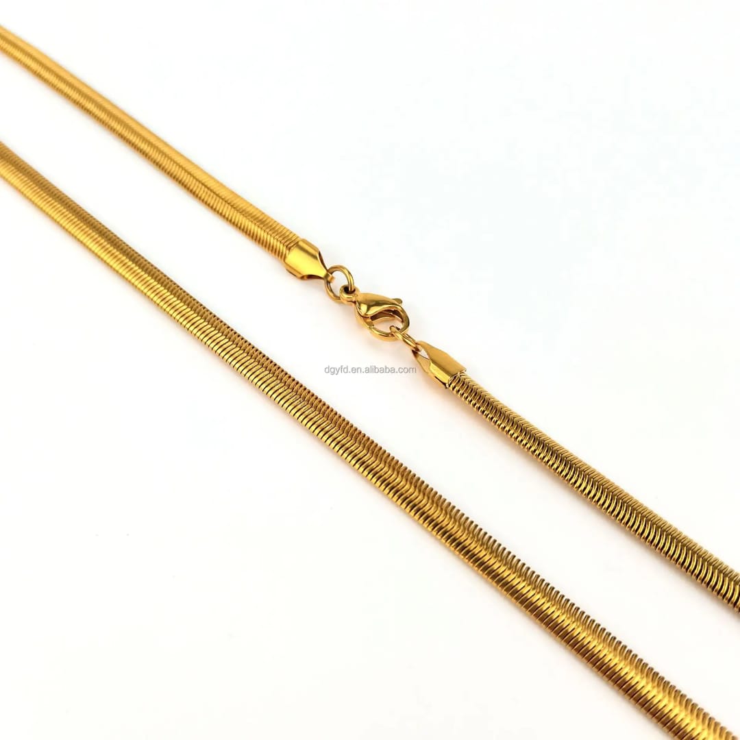 BOLD COLLAR GOLDEN CHAIN