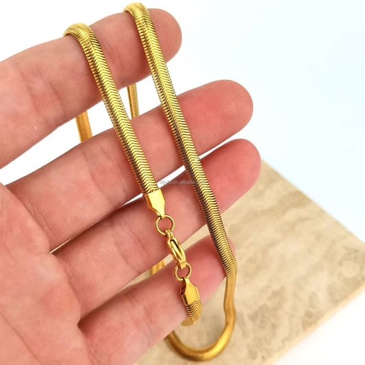 BOLD COLLAR GOLDEN CHAIN