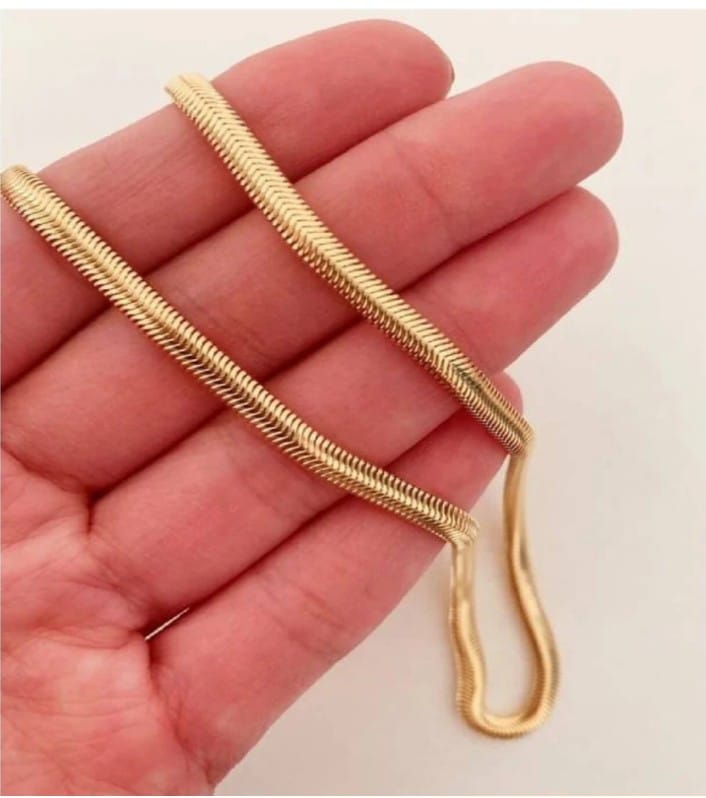 BOLD COLLAR GOLDEN CHAIN
